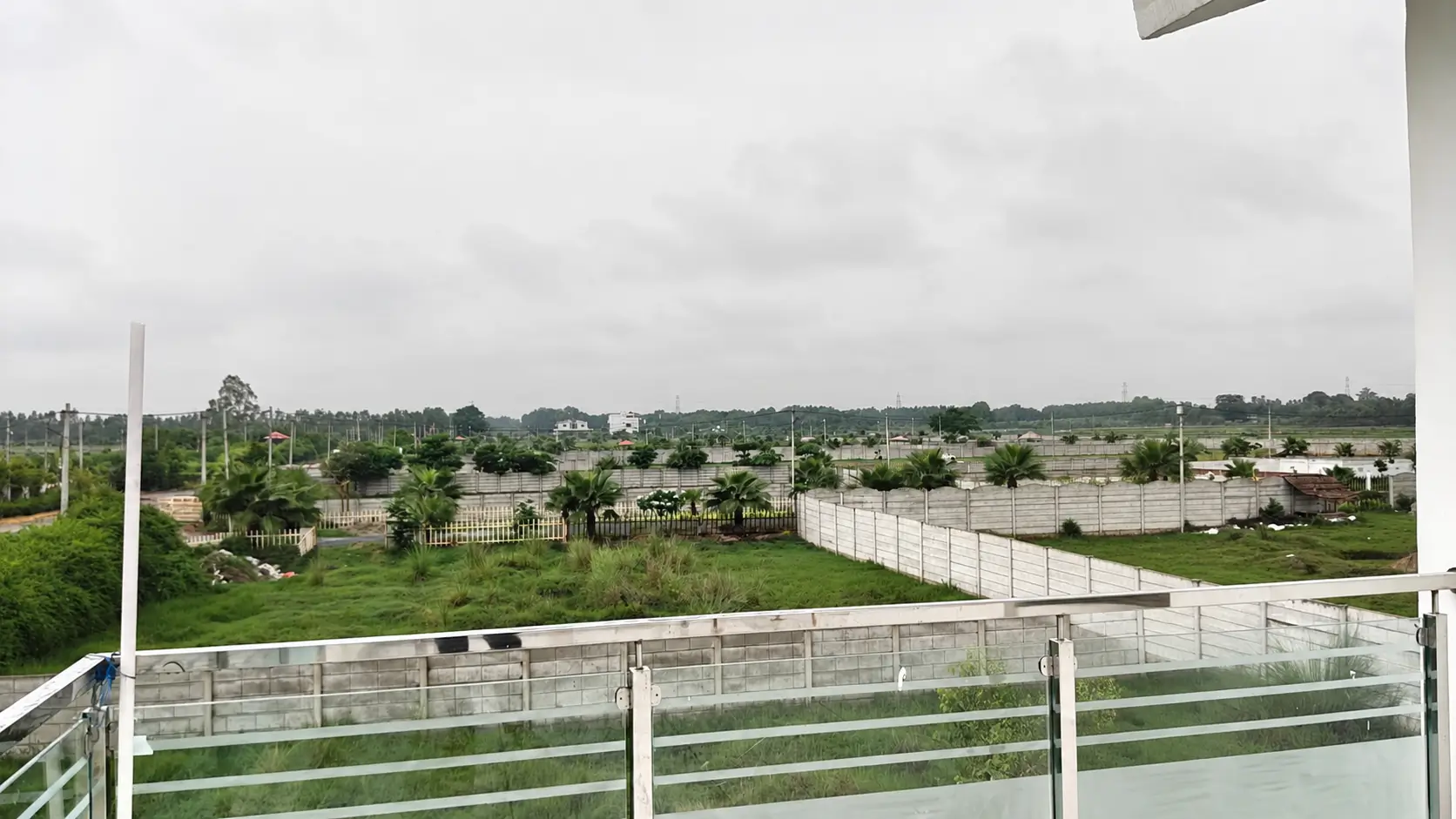 wide view of open luxury farmhouse land and garden in Lucknow